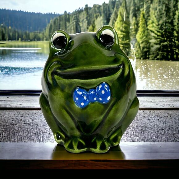 VTG Frog w Bowtie Ceramic Figurine Decor Anthropomorphic ARTIST SIGNED 4.5" EUC - Picture 2 of 16